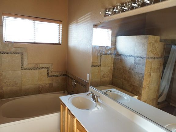 5th image of 8901 N Willeta Dr
