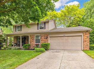 3184 Cedar Key Dr, Lake Orion, MI 48360