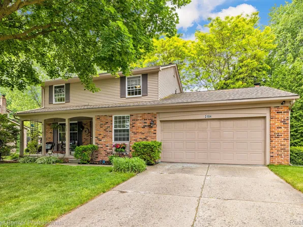 3184 Cedar Key Dr, Lake Orion, MI 48360