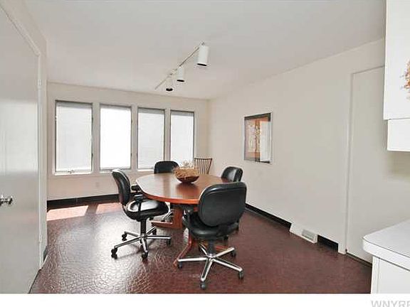 5th image of 4 Cloister Ct