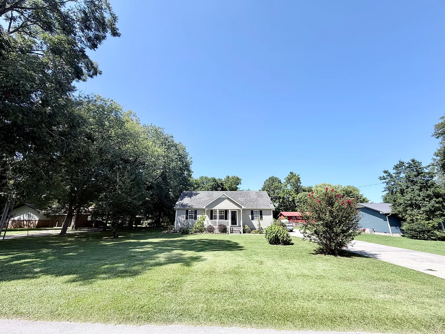 3 bed, 1232 sqft, $1,650 — Photo 1