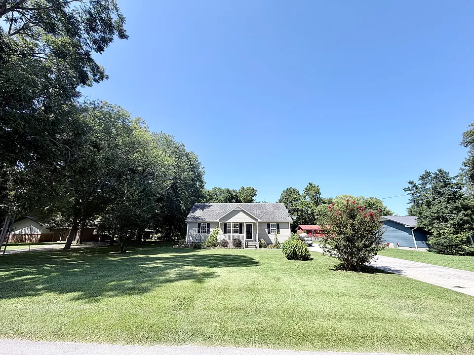 371 Hillcrest Rd