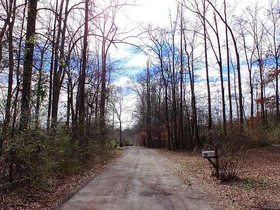 4th image of 30 Red Oak Ln