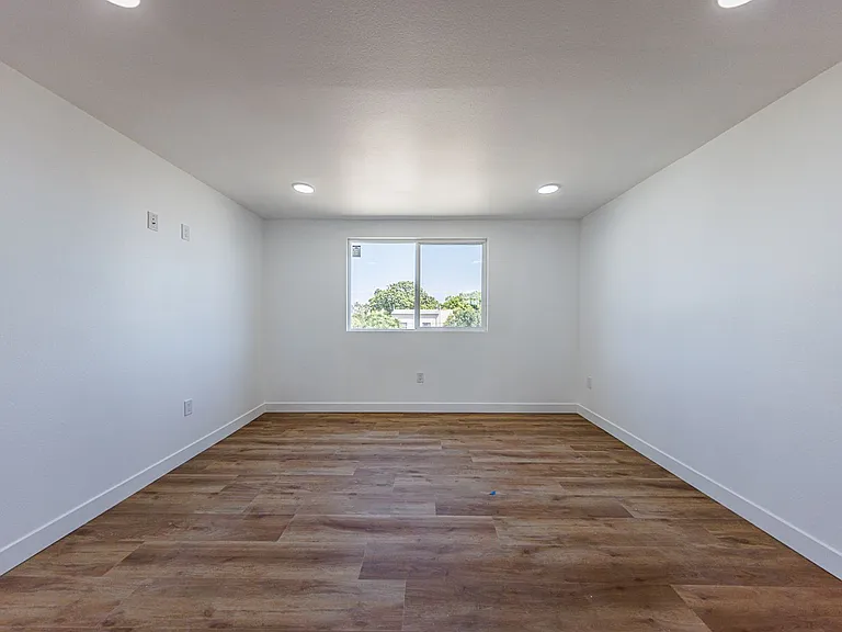 Huge 2, 3 & 4 Bed 2026 Townhomes — Photo 42