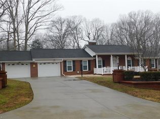 152 Brook Ave, Mount Airy, NC 27030