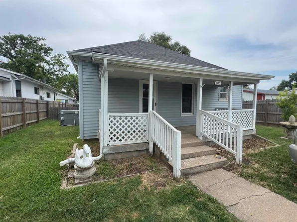 305 N McCabe St, Winfield, KS 67156