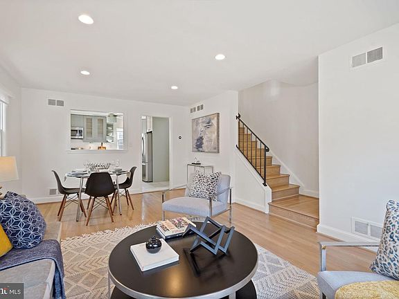 5th image of 109 E Raymond Ave #A