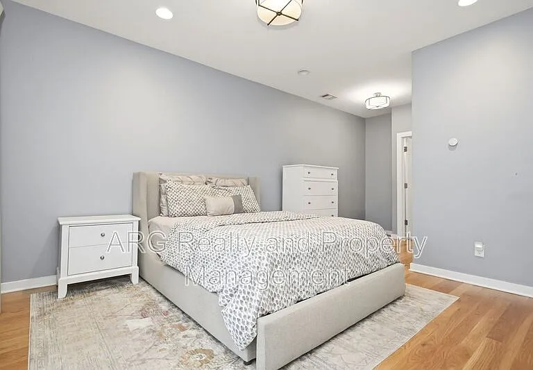 472 Martin St SE — Photo 8