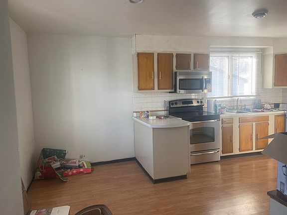 5th image of 216 14th Ave
