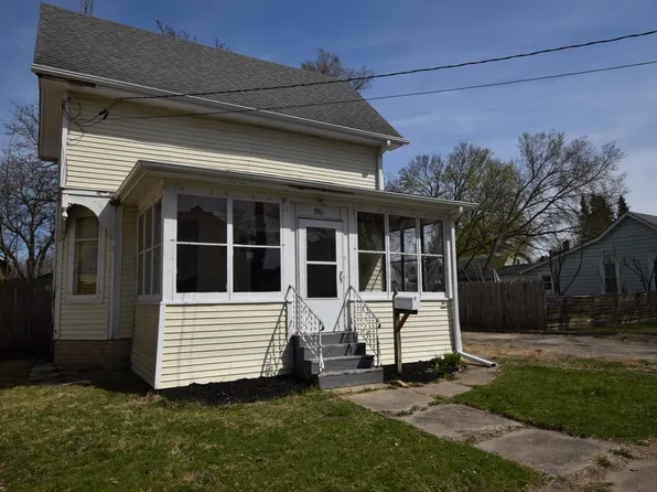916 S Main St, Belvidere, IL 61008