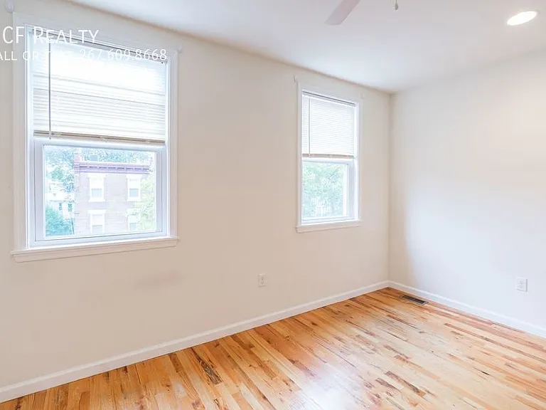 330 N Preston St #UPPER LEVEL — Photo 16