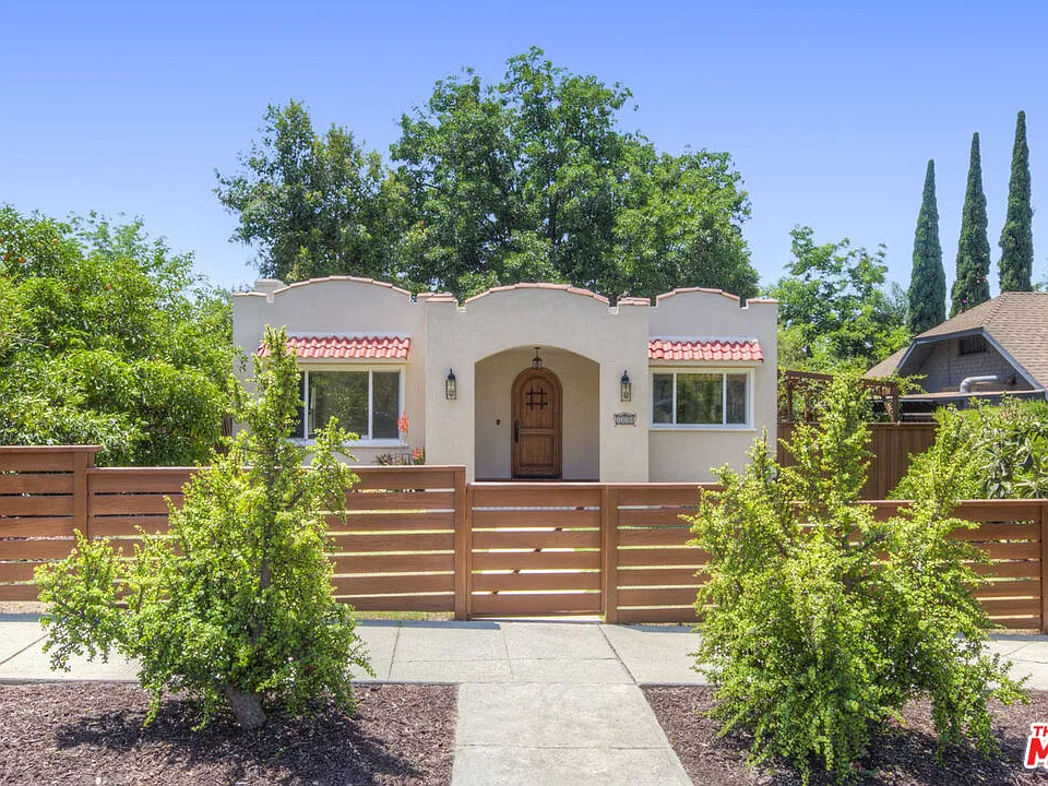 1330 Las Flores Dr