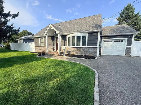 308 McCall Ave, West Islip, NY 11795
