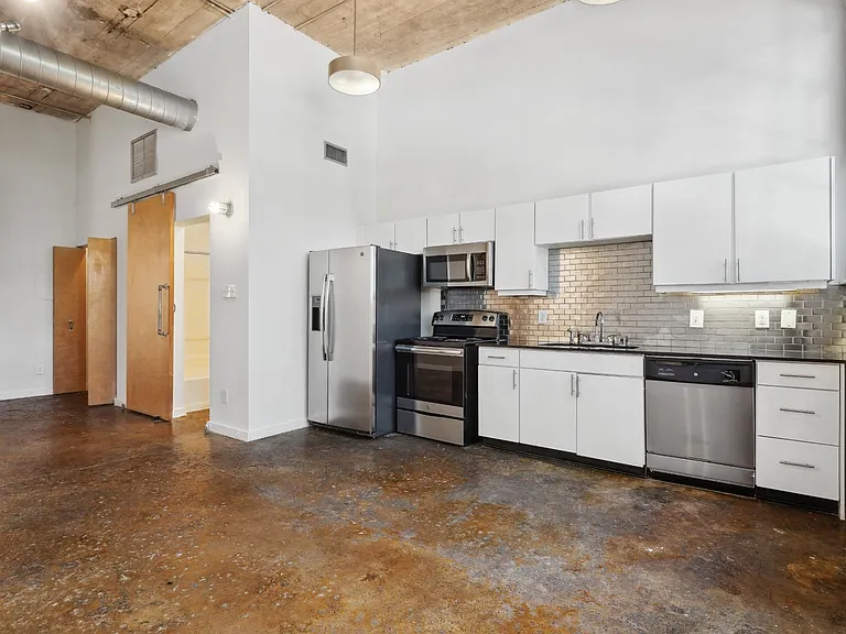 Deep Ellum Lofts — Photo 29