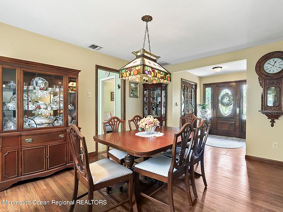 4th image of 174 Ampere Avenue