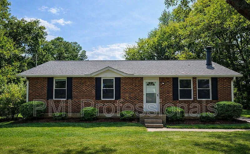 702 Rodeo Rd