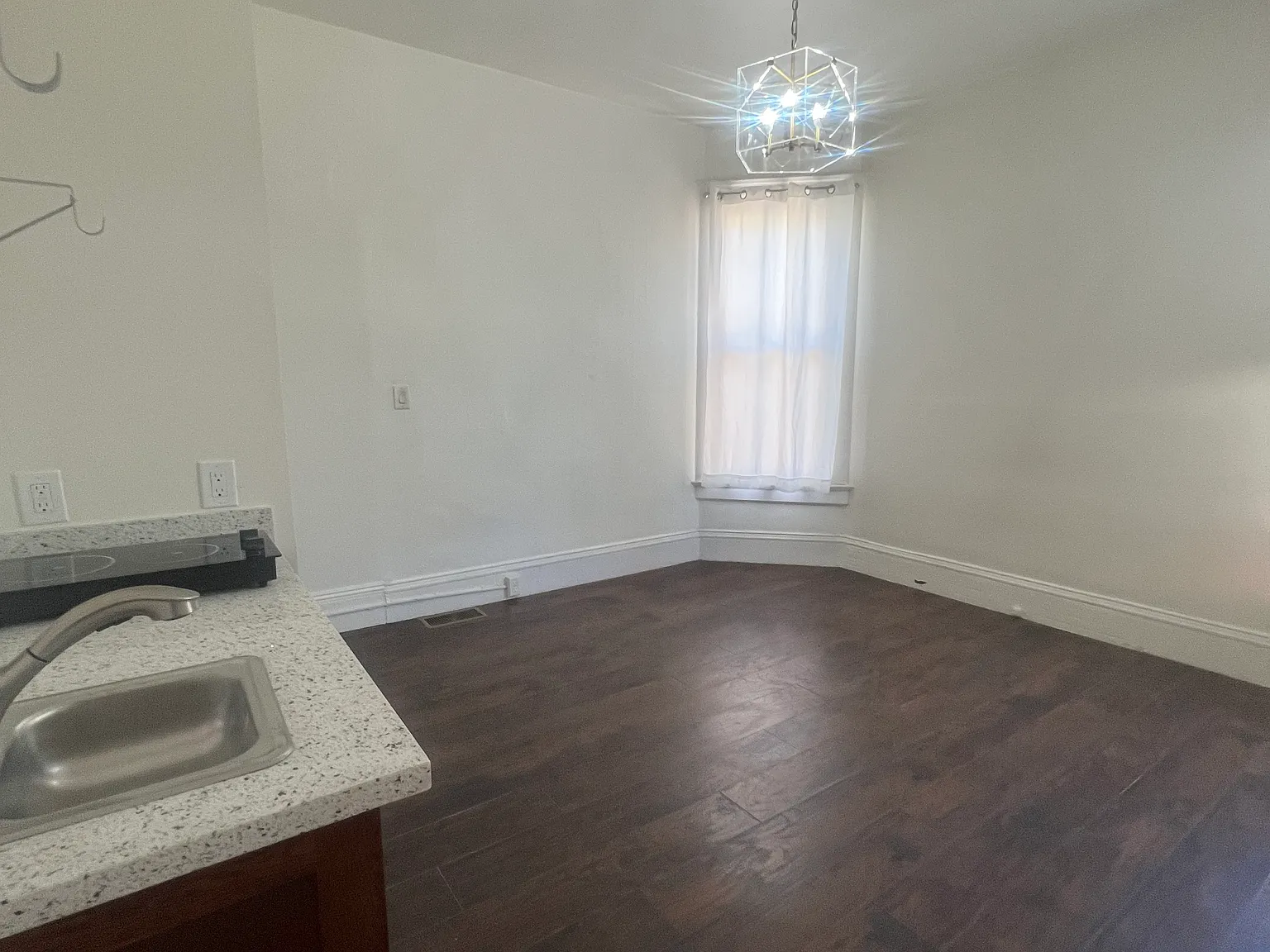 1 bed, 3800 sqft, $1,750 — Photo 2
