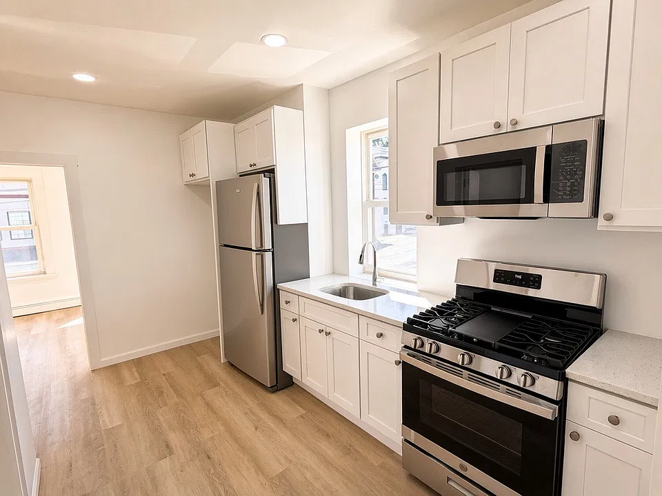 85 Front St #1
