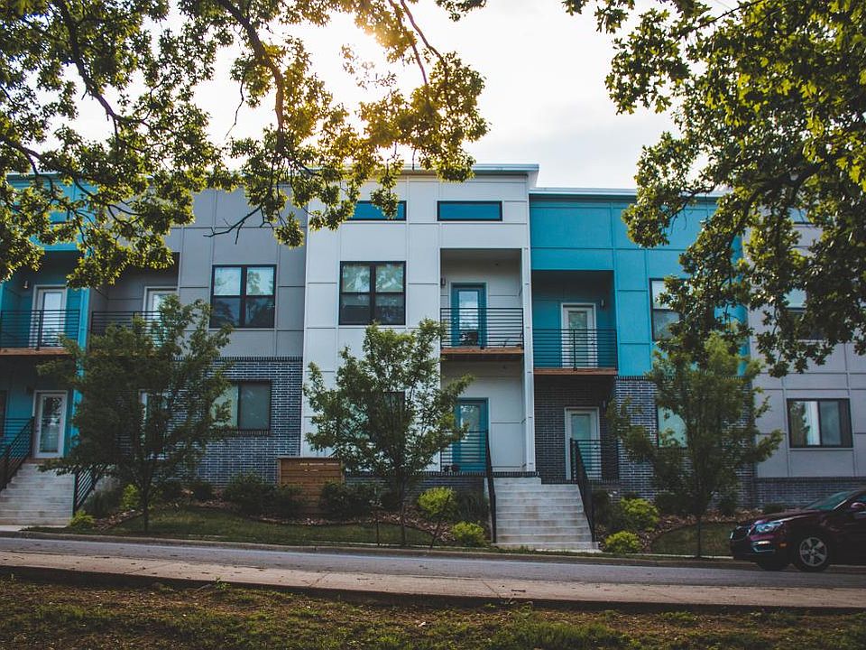 1st image of 906 W Berry St APT 204