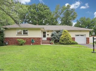 544 Valley Rd, Clark, NJ 07066