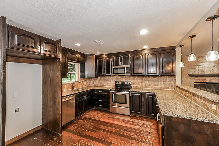 224 NE Michael Dr — Photo 6