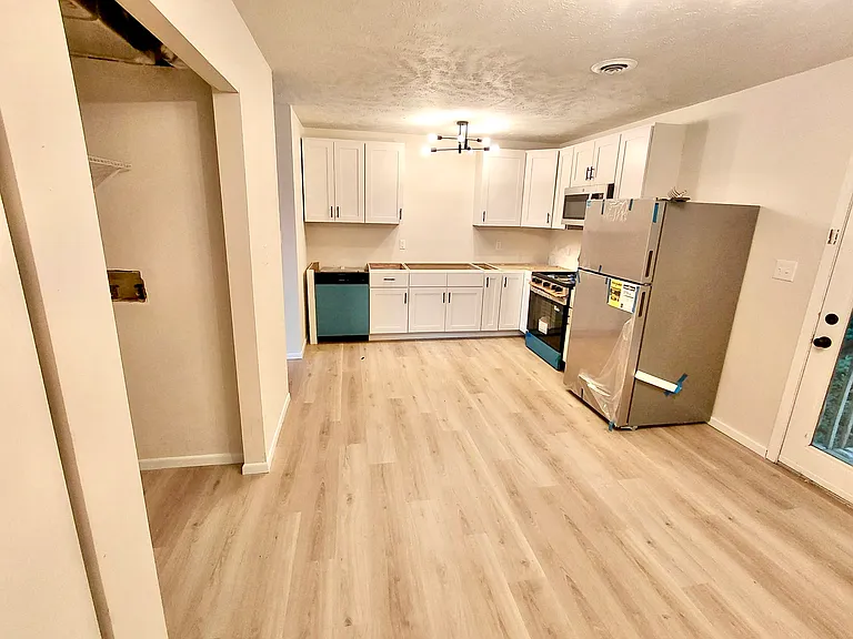 540 Lewis St #E — Photo 5