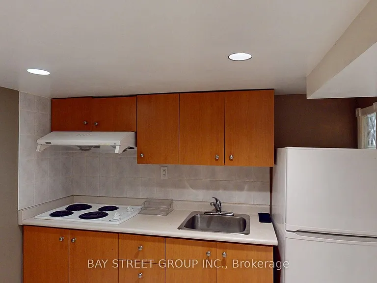 36 Grandview Ave #BASEMENT — Photo 4