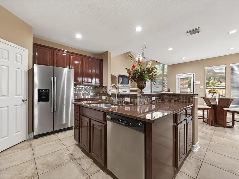21103 Falcon Creek Ct — Photo 12