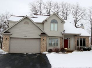 2008 Red Barn Rd, Woodstock, IL 60098