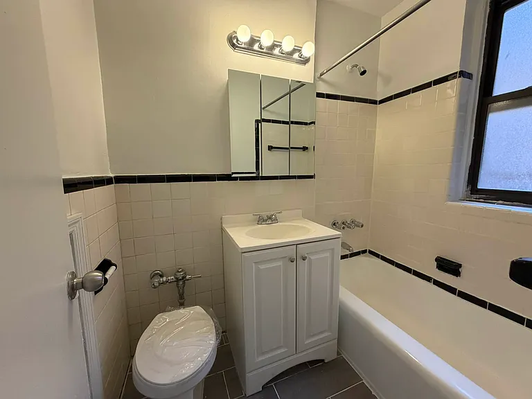 500 W 235th St #4G — Photo 7