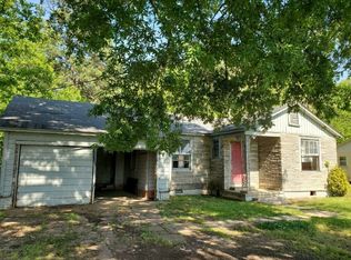 1005 S Walnut St, Hope, AR 71801
