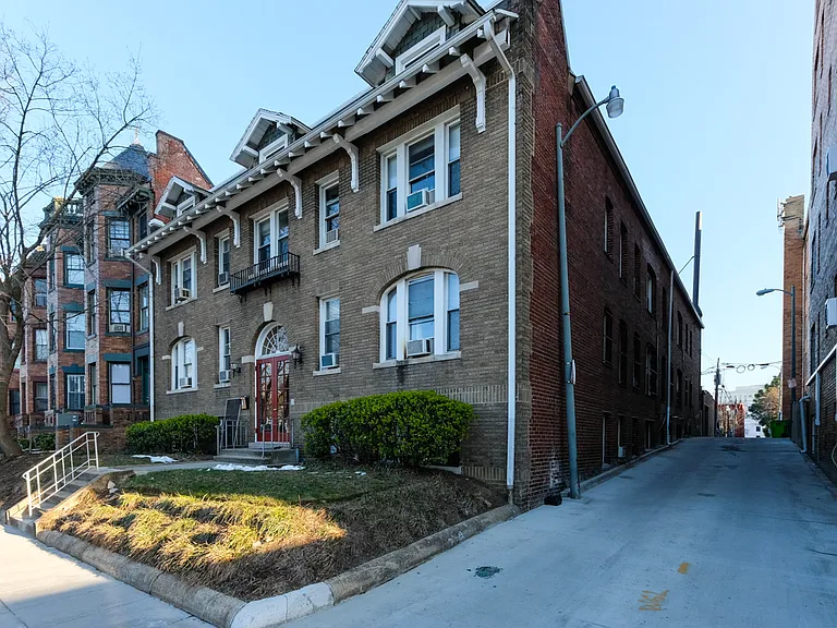 221 Constitution Ave NE #2 — Photo 9