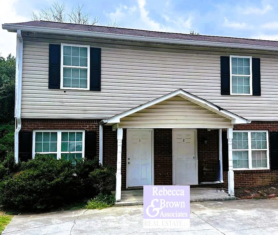 2 bed, 1.5 bath, 1088 sqft, $995 — Photo 1