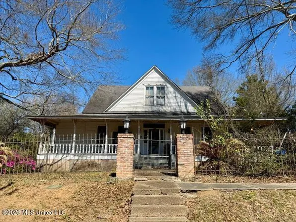 842 S 3rd St, Woodville, MS 39669