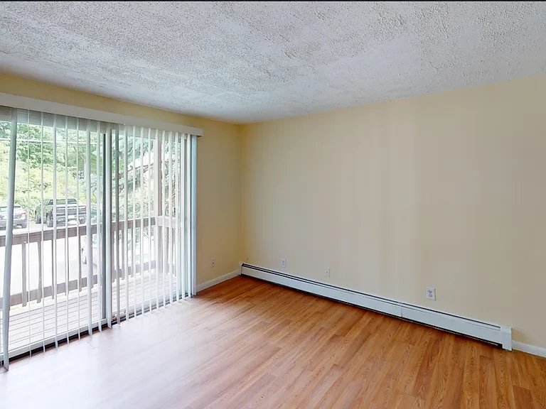 49 W Elm Ter #4 — Photo 4