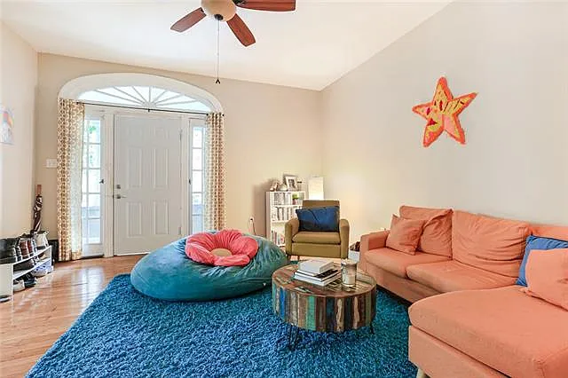 3 bed, 1.0 bath, 1146 sqft, $2,600 — Photo 3