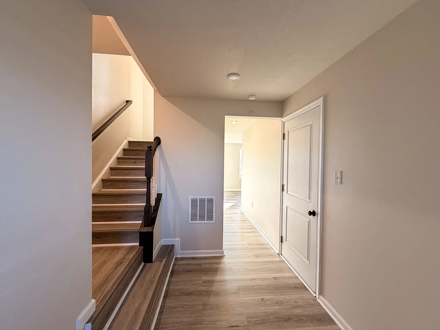 3 bed, 2.5 bath, 1432 sqft, $1,900 — Photo 3