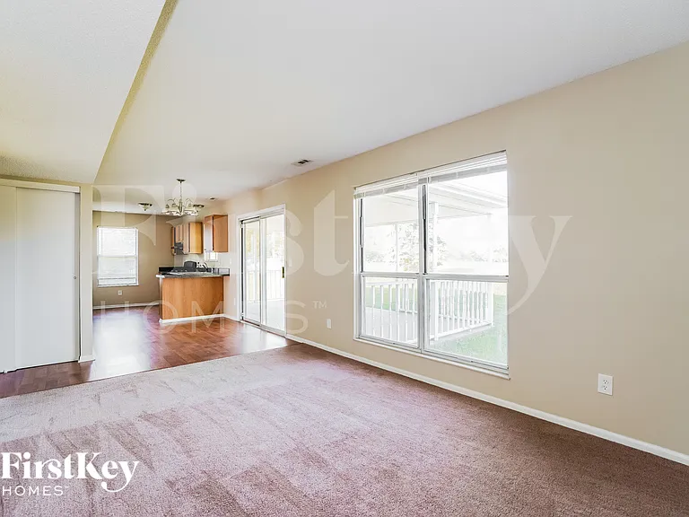 6266 Glencairn Cir — Photo 8