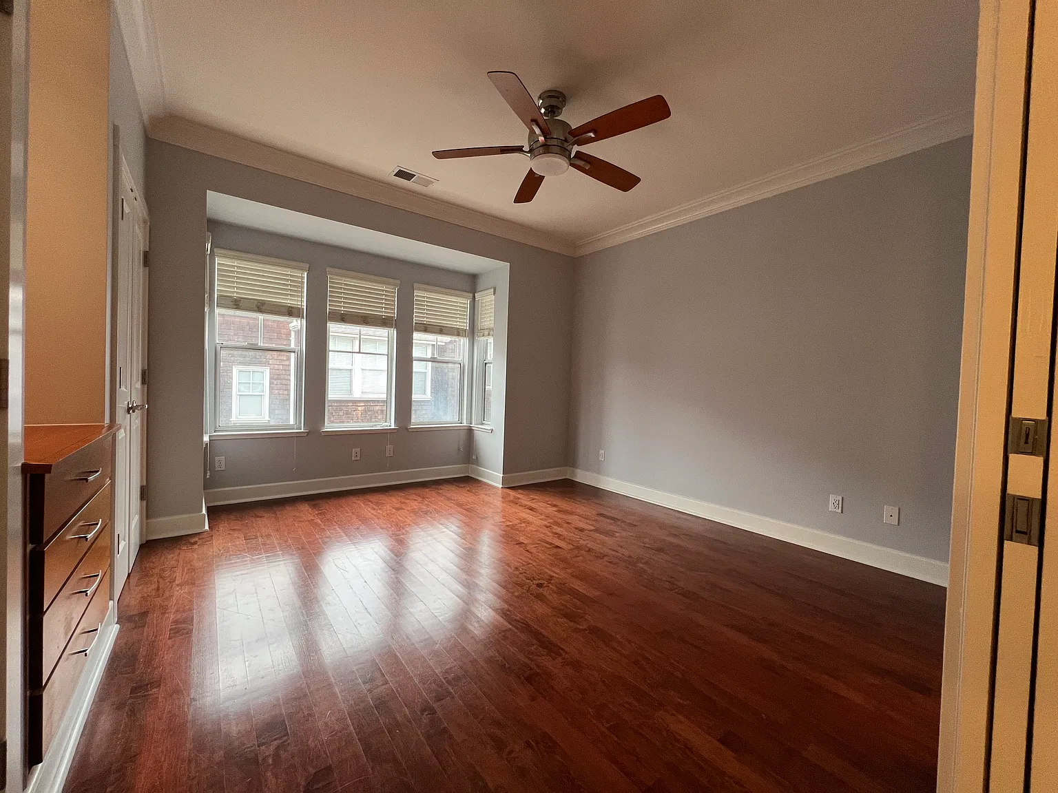 3 bed, 1900 sqft, $3,300 — Photo 2
