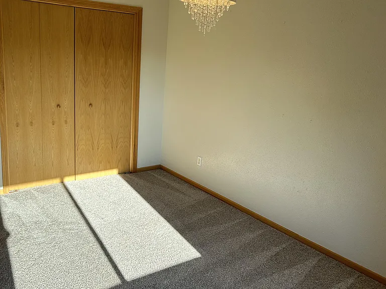3240 E Capitol Ave — Photo 14