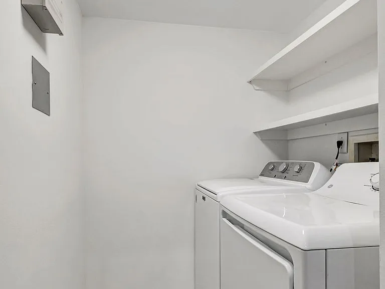 920 Villa Cir — Photo 16