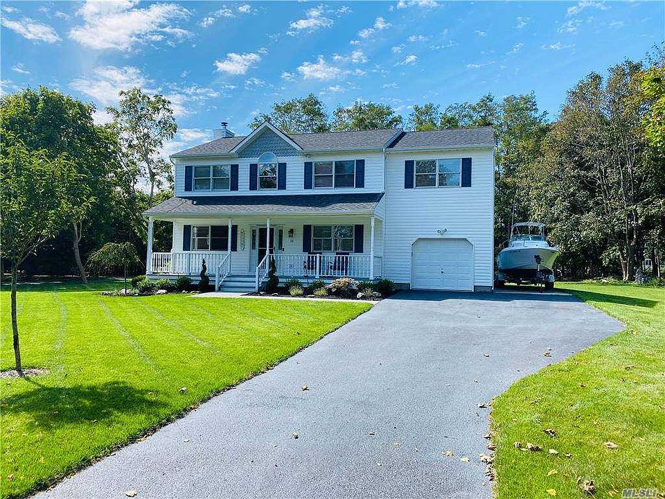 1st image of 16 Moriches Ave