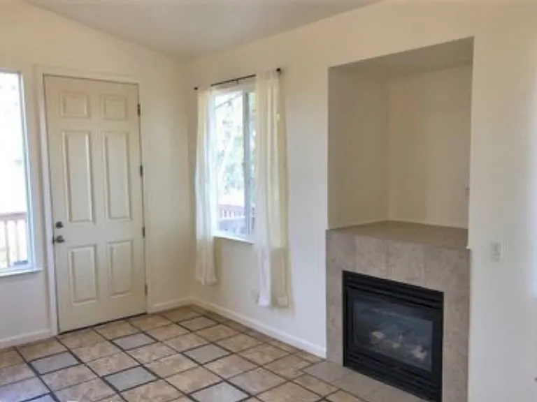 290 E Chestnut St #2 — Photo 3
