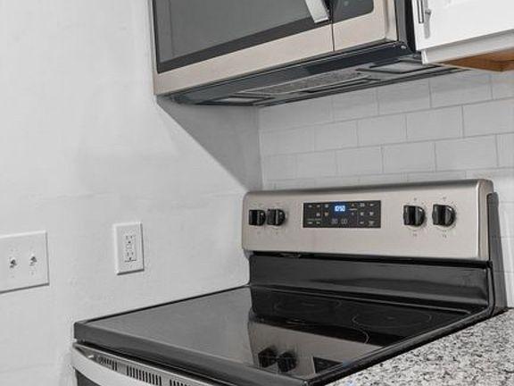 5th image of 501-501B Meridian St #B