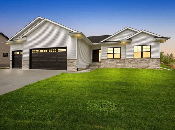1296 Osage Ln, North Liberty, IA 52317