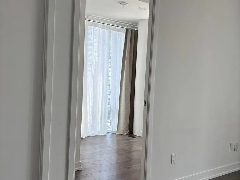 501 Yonge St #3212 — Photo 8