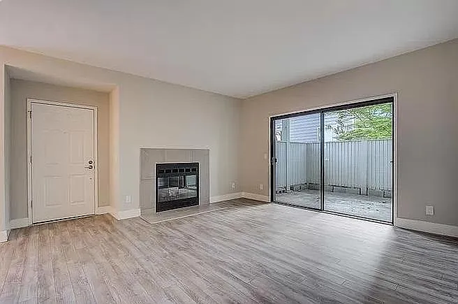 207 Schooner Ct — Photo 6