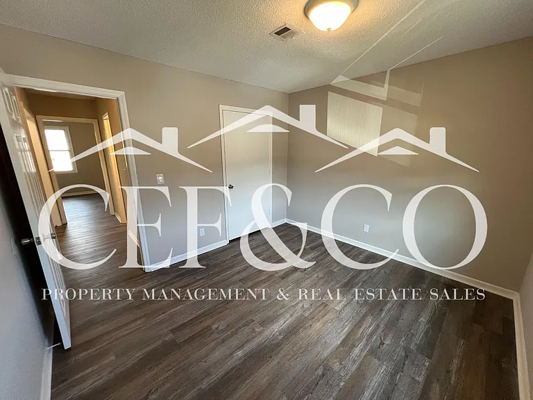 225 Colleen Ct #D — Photo 10