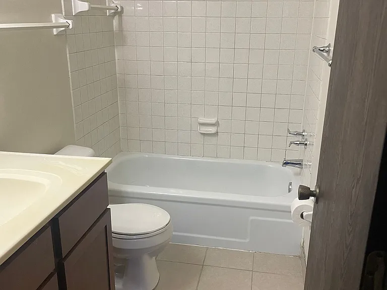 Pinecrest Apartments — Photo 37