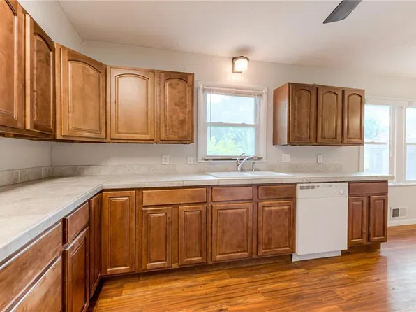 9200 E 87th St, Raytown, MO 64138